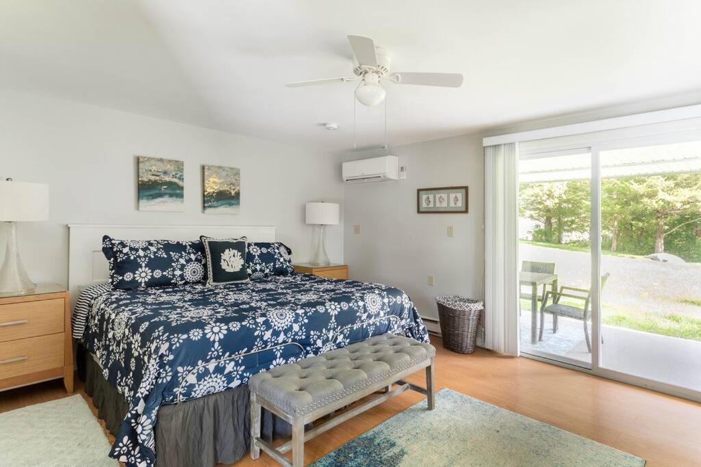 グロトン Unique Retreat With Private Patio, 4 King Beds And Bbqヴィラ エクステリア 写真