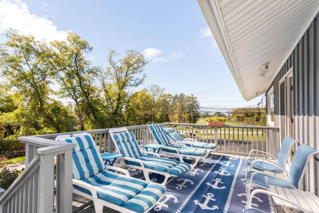 グロトン Unique Retreat With Private Patio, 4 King Beds And Bbqヴィラ エクステリア 写真