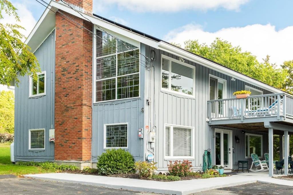 グロトン Unique Retreat With Private Patio, 4 King Beds And Bbqヴィラ エクステリア 写真